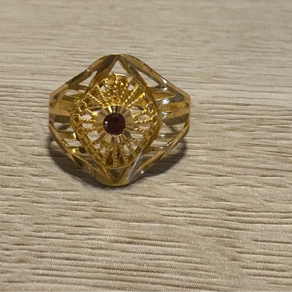 18Kt gold ring